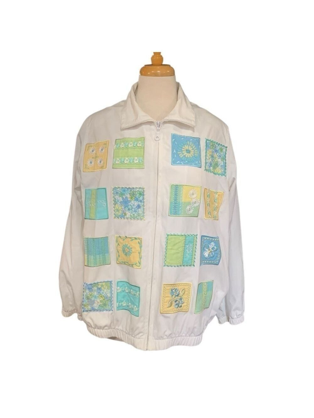 ❤️Vintage 90’s Koret lightweight white jacket with blue and yellow floral detail